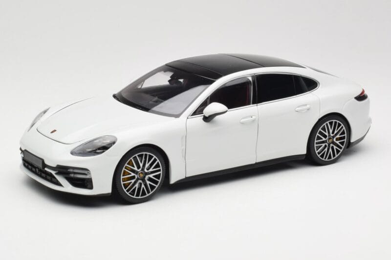 Porsche Panamera 971 Turbo S Bianco Metallic Minichamps 1:18 113061074 Pressofusione
