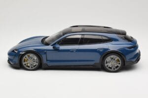 Porsche Taycan J1 Turbo S Cross Turismo Blu Minichamps 1:18 155069301 Pressofusione — immagine 3 di 6