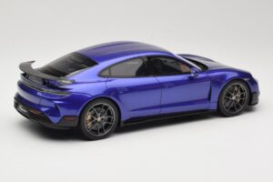 Porsche Taycan J1 Turbo GT Purple Sky Metallic GT Spirit 1:18 GT520 Resina — immagine 2 di 6