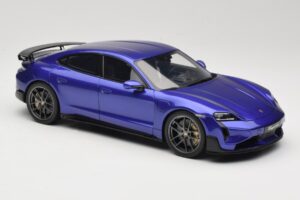 Porsche Taycan J1 Turbo GT Purple Sky Metallic GT Spirit 1:18 GT520 Resina — immagine 4 di 6