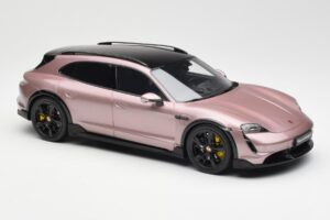 Porsche Taycan Turbo S Cross Turismo Rosa Metallizzato GT Spirit 1:18 GT440 Resina — immagine 4 di 6