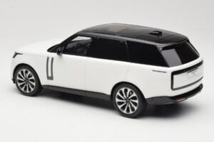 Land Rover Range Rover L460 P530 Autobiography Fuji White GT Spirit 1:18 GT533 Resina — immagine 5 di 6