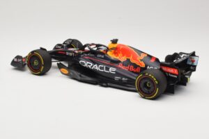 Red Bull Racing RB18 #1 M. Verstappen Winner Miami GP 2022 Minichamps 1:18 110220501 Pressofusione — immagine 5 di 6