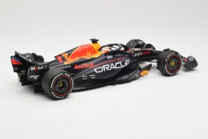 Red Bull Racing RB19 #1 M. Verstappen Winner Spanish GP 2023 Minichamps 1:18 110230801 Pressofusione — immagine 2 di 6