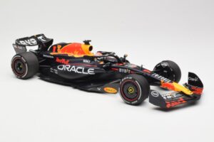 Red Bull Racing RB19 #1 M. Verstappen Winner Spanish GP 2023 Minichamps 1:18 110230801 Pressofusione — immagine 4 di 6