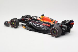 Red Bull Racing RB19 #1 M. Verstappen Winner Spanish GP 2023 Minichamps 1:18 110230801 Pressofusione — immagine 5 di 6
