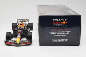 Red Bull Racing RB19 #1 M. Verstappen Winner Spanish GP 2023 Minichamps 1:18 110230801 Pressofusione — immagine 6 di 6