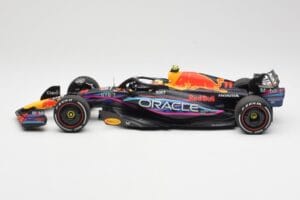 Red Bull Racing RB19 #11 S. Perez 2nd Place Miami GP 2023 Minichamps 1:18 110230511 Pressofusione — immagine 3 di 6