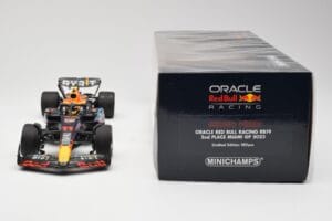 Red Bull Racing RB19 #11 S. Perez 2nd Place Miami GP 2023 Minichamps 1:18 110230511 Pressofusione — immagine 6 di 6