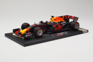 Red Bull Racing Tag Heuer RB13 #3 D. Ricciardo 3rd Place Malaysian GP 2017 Minichamps 1:18 117171503 Pressofusione — immagine 2 di 6