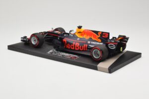 Red Bull Racing Tag Heuer RB13 #3 D. Ricciardo 3rd Place Malaysian GP 2017 Minichamps 1:18 117171503 Pressofusione — immagine 5 di 6