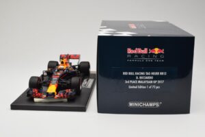 Red Bull Racing Tag Heuer RB13 #3 D. Ricciardo 3rd Place Malaysian GP 2017 Minichamps 1:18 117171503 Pressofusione — immagine 6 di 6