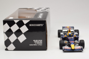 Red Bull RB1 Cosworth #14 D. Coulthard Red Bull Racing Showcar 2005 Minichamps 1:18 100050014 Pressofusione — immagine 6 di 6