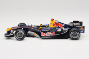 Red Bull RB1 Cosworth #14 D. Coulthard Red Bull Racing Showcar 2005 Minichamps 1:18 100050084 Pressofusione — immagine 3 di 7