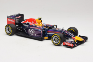 Red Bull RB10 Renault #3 D. Ricciardo Infiniti Red Bull Racing Showcar 2014 Minichamps 1:18 110140003 Pressofusione — immagine 4 di 6