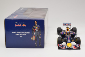 Red Bull RB10 Renault #3 D. Ricciardo Infiniti Red Bull Racing Showcar 2014 Minichamps 1:18 110140003 Pressofusione — immagine 6 di 6
