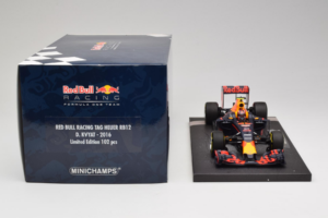 Red Bull RB12 Tag Heuer #26 D. Kvyat Red Bull Racing Showcar 2016 Minichamps 1:18 117160026 Resina — immagine 6 di 7