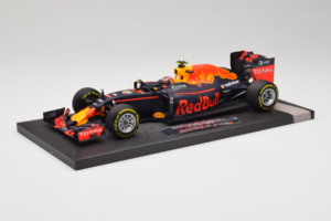 Red Bull RB12 Tag Heuer #26 D. Kvyat Red Bull Racing Showcar 2016 Minichamps 1:18 117160026 Resina — immagine 2 di 7