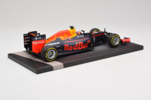 Red Bull RB12 Tag Heuer #26 D. Kvyat Red Bull Racing Showcar 2016 Minichamps 1:18 117160026 Resina — immagine 3 di 7