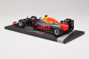 Red Bull RB12 Tag Heuer #3 D. Ricciardo Red Bull Racing 1st Pole Monaco Grand Prix 2016 Minichamps 1:18 117160103 Resina — immagine 5 di 7