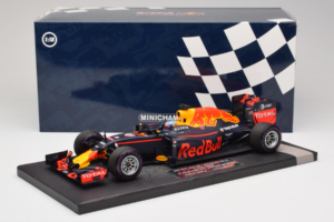 Red Bull RB12 Tag Heuer #3 D. Ricciardo Red Bull Racing 1st Pole Monaco Grand Prix 2016 Minichamps 1:18 117160103 Resina — immagine 7 di 7