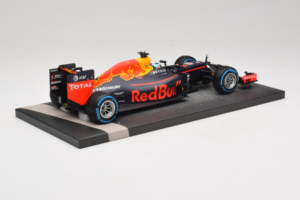 Red Bull RB12 Tag Heuer #3 D. Ricciardo Red Bull Racing Brazilian Grand Prix 2016 Minichamps 1:18 117161203 Resina — immagine 3 di 6