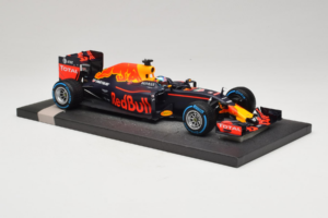 Red Bull RB12 Tag Heuer #3 D. Ricciardo Red Bull Racing Brazilian Grand Prix 2016 Minichamps 1:18 117161203 Resina — immagine 4 di 6