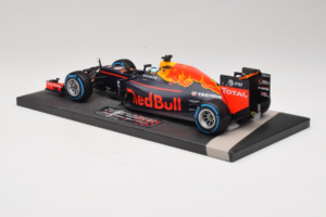 Red Bull RB12 Tag Heuer #3 D. Ricciardo Red Bull Racing Brazilian Grand Prix 2016 Minichamps 1:18 117161203 Resina — immagine 5 di 6
