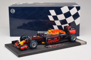 Red Bull RB12 Tag Heuer #3 D. Ricciardo Red Bull Racing Brazilian Grand Prix 2016 Minichamps 1:18 117161203 Resina — immagine 6 di 6