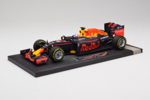 Red Bull RB12 Tag Heuer #3 D. Ricciardo Red Bull Racing Showcar 2016 Minichamps 1:18 117160003 Resina — immagine 2 di 7