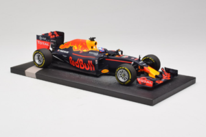 Red Bull RB12 Tag Heuer #3 D. Ricciardo Red Bull Racing Showcar 2016 Minichamps 1:18 117160003 Resina — immagine 4 di 7