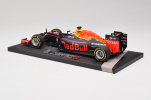Red Bull RB12 Tag Heuer #3 D. Ricciardo Red Bull Racing Showcar 2016 Minichamps 1:18 117160003 Resina — immagine 5 di 7