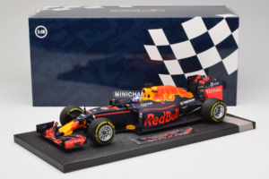 Red Bull RB12 Tag Heuer #3 D. Ricciardo Red Bull Racing Showcar 2016 Minichamps 1:18 117160003 Resina — immagine 7 di 7