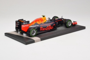 Red Bull RB12 Tag Heuer #33 M. Verstappen Red Bull Racing Showcar 2016 Minichamps 1:18 117161233 Resina — immagine 3 di 7