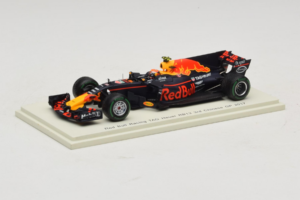 Red Bull RB13 Tag Heuer #33 M. Verstappen 3rd Chinese Grand Prix 2017 Spark 1:43 S5037 Resina — immagine 2 di 4