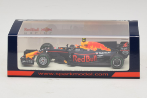 Red Bull RB13 Tag Heuer #33 M. Verstappen 3rd Chinese Grand Prix 2017 Spark 1:43 S5037 Resina — immagine 4 di 4