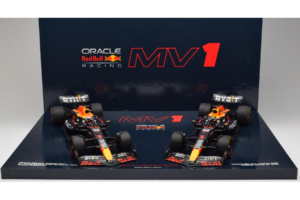 Red Bull RB19 Honda RBPT #1 M. Verstappen Oracle Red Bull Racing Qatar Grand Prix World Champion 2023 Minichamps 1:18 1122318 — immagine 6 di 6