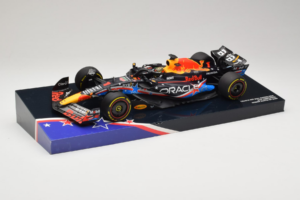 Red Bull RB19 #1 M. Verstappen Oracle Red Bull Racing United States Grand Prix Winner World Champion 2023 Minichamps 1:18 113 — immagine 2 di 7