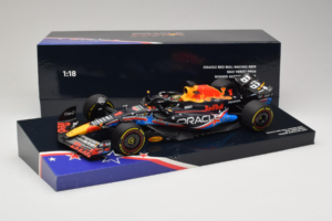 Red Bull RB19 #1 M. Verstappen Oracle Red Bull Racing United States Grand Prix Winner World Champion 2023 Minichamps 1:18 113 — immagine 7 di 7