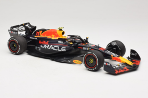 Red Bull RB19 #11 S. Perez Oracle Red Bull Racing Saudi Arabian Grand Prix Winner 2023 Minichamps 1:18 110230111 Resina — immagine 4 di 6
