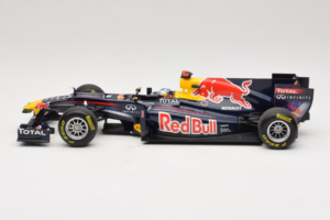 Red Bull RB7 Renault #1 S. Vettel Red Bull Racing Showcar 2011 Minichamps 1:18 110110071-1 Pressofusione — immagine 3 di 7