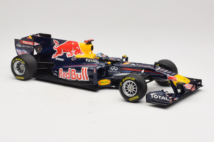 Red Bull RB7 Renault #1 S. Vettel Red Bull Racing Showcar 2011 Minichamps 1:18 110110071-1 Pressofusione — immagine 4 di 7