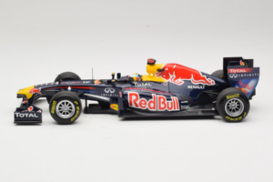 Red Bull RB7 Renault #1 S. Vettel Red Bull Racing World Champion 2011 Minichamps 1:18 110110001 Pressofusione — immagine 3 di 6