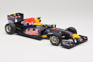 Red Bull RB7 Renault #1 S. Vettel Red Bull Racing World Champion 2011 Minichamps 1:18 110110001 Pressofusione — immagine 4 di 6