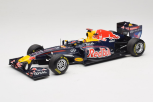 Red Bull RB7 Renault #1 S. Vettel Red Bull Racing World Champion 2011 Minichamps 1:18 110110001 Pressofusione