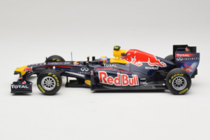 Red Bull RB7 Renault #2 M. Webber Red Bull Racing Showcar 2011 Minichamps 1:18 110110002 Pressofusione — immagine 3 di 7