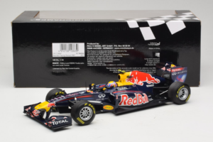 Red Bull RB7 Renault #2 M. Webber Red Bull Racing Showcar 2011 Minichamps 1:18 110110002 Pressofusione — immagine 6 di 7