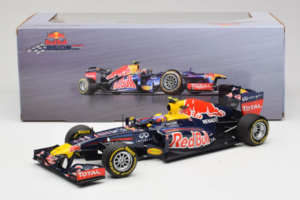 Red Bull RB8 Renault #2 M. Webber Red Bull Racing Showcar 2012 Minichamps 1:18 110120072 Pressofusione — immagine 7 di 7