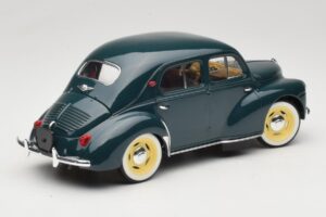 Renault 4CV Verde Solido 1:18 8047 Pressofusione — immagine 2 di 6