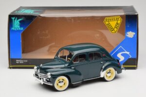 Renault 4CV Verde Solido 1:18 8047 Pressofusione — immagine 6 di 6